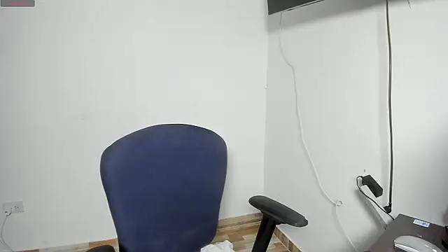 Snapshot of misskimaa2 chatting on December 1, 1:28 am misskimaa2 online show from December 1, 1:28 am