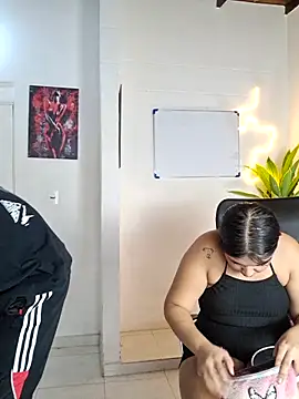 royalgirls x online show from March 6, 1:11 am