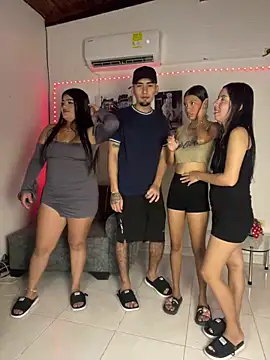 royalgirls x online show from December 3, 1:28 am