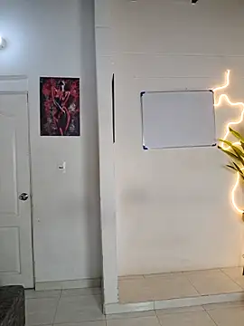 royalgirls x online show from March 13, 1:21 am