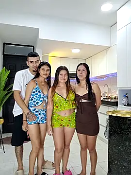 royalgirls x online show from May 7, 1:10 am