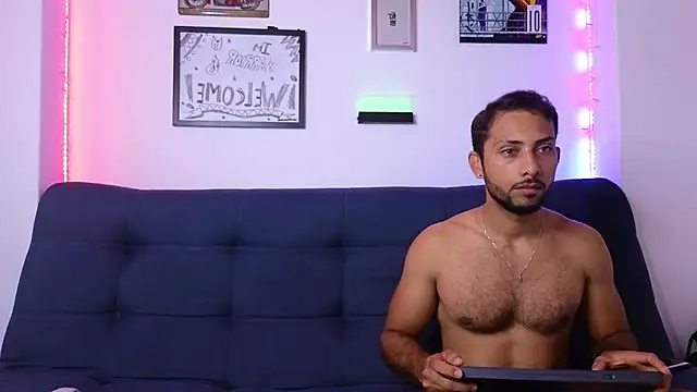 Snapshot of catalina_y_tylerjhons chatting on February 11, 9:31 am catalina y tylerjhons online show from February 11, 9:31 am