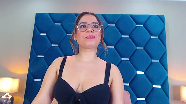 Snapshot of ThaniaJones chatting on September 27, 12:11 pm ThaniaJones online show from September 27, 12:11 pm