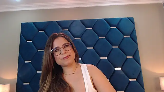 Snapshot of ThaniaJones chatting on September 25, 12:11 pm ThaniaJones online show from September 25, 12:11 pm