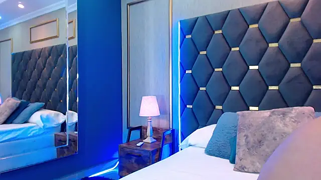 ThaniaJones online show from October 31, 12:13 pm