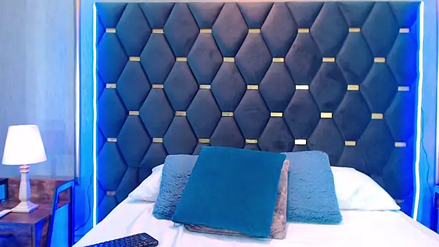 ThaniaJones online show from October 20, 12:06 pm