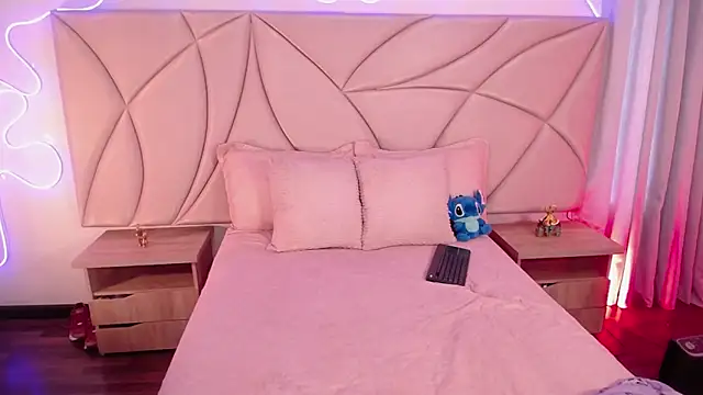 ValleryC online show from March 8, 4:32 pm