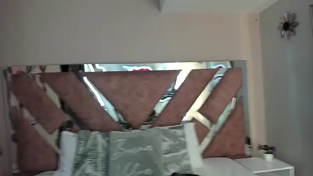 PaulinaDuarte online show from January 11, 11:50 am