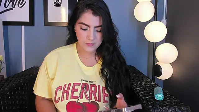 PaulinaDuarte online show from February 14, 1:29 pm