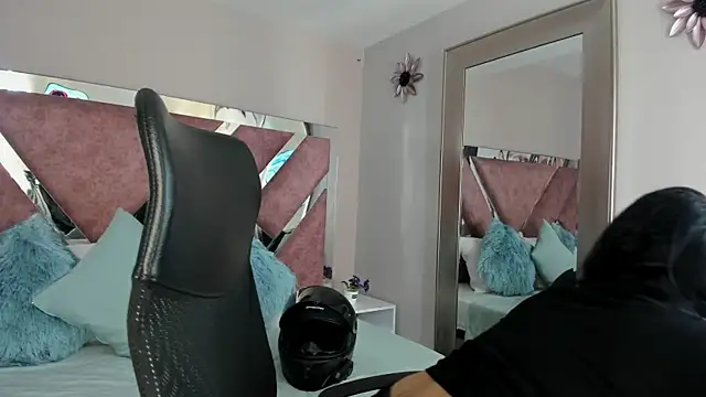 PaulinaDuarte online show from November 13, 1:15 pm