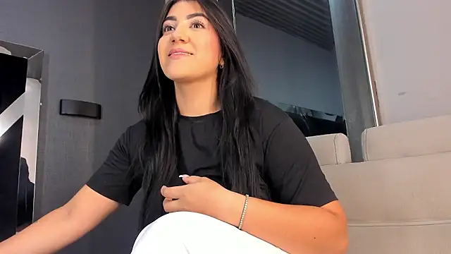 Snapshot of PaulinaDuarte chatting on May 25, 11:20 am PaulinaDuarte online show from May 25, 11:20 am