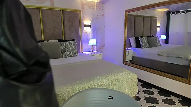 PaulinaDuarte online show from October 1, 12:31 pm