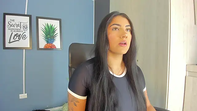 Snapshot of PaulinaDuarte chatting on April 20, 11:13 am PaulinaDuarte online show from April 20, 11:13 am