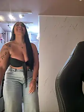 Snapshot of PaulinaDuarte chatting on June 11, 11:18 am PaulinaDuarte online show from June 11, 11:18 am