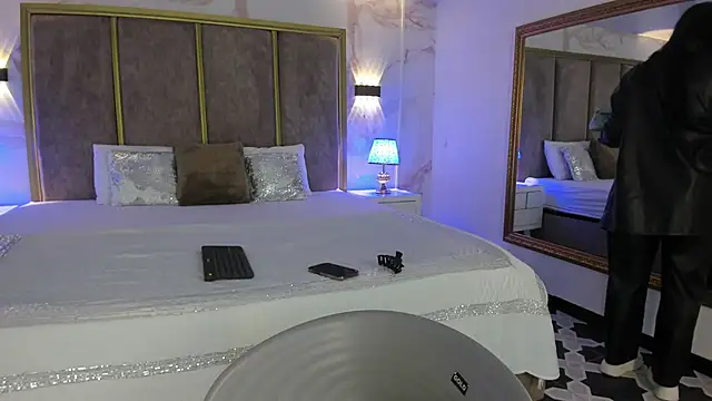 PaulinaDuarte online show from October 26, 10:15 am