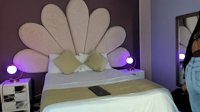 PaulinaDuarte online show from March 11, 12:10 pm