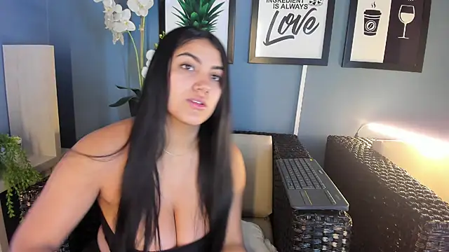 PaulinaDuarte online show from October 7, 12:06 pm