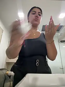 Snapshot of PaulinaDuarte chatting on May 1, 11:26 am PaulinaDuarte online show from May 1, 11:26 am