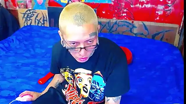 Snapshot of deivid_estrada chatting on November 25, 4:07 pm deivid estrada online show from November 25, 4:07 pm