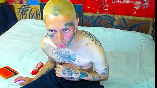 Snapshot of deivid_estrada chatting on November 21, 4:06 pm deivid estrada online show from November 21, 4:06 pm