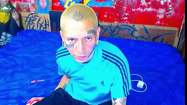 Snapshot of deivid_estrada chatting on November 5, 4:43 pm deivid estrada online show from November 5, 4:43 pm