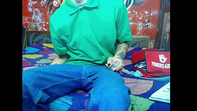 Snapshot of deivid_estrada chatting on March 20, 3:58 pm deivid estrada online show from March 20, 3:58 pm