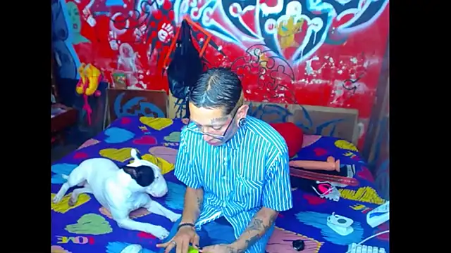 Snapshot of deivid_estrada chatting on March 21, 7:24 pm deivid estrada online show from March 21, 7:24 pm