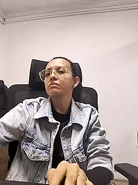 Snapshot of dalilla_macherano chatting on March 12, 8:31 pm dalilla macherano online show from March 12, 8:31 pm