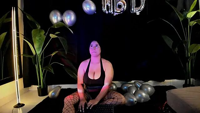 EmiliWilliams online show from April 10, 11:56 pm