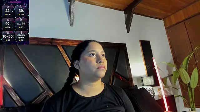 EmiliWilliams online show from April 24, 12:01 am