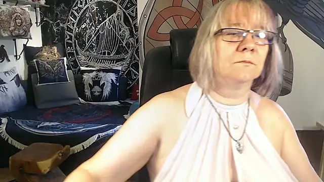 Snapshot of TittenMichelle chatting on July 11, 9:09 am TittenMichelle online show from July 11, 9:09 am