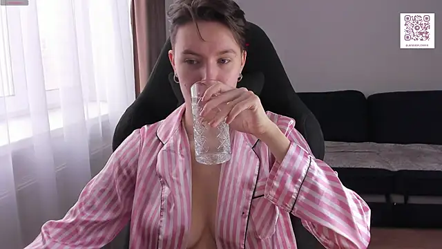 JessieFlower online show from January 31, 7:39 am