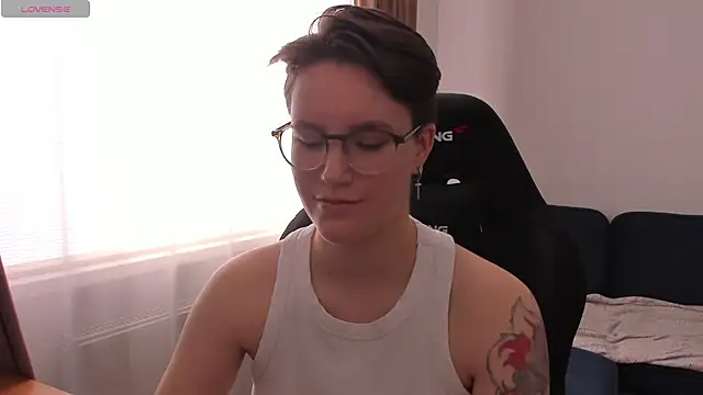 JessieFlower online show from April 2, 7:48 am