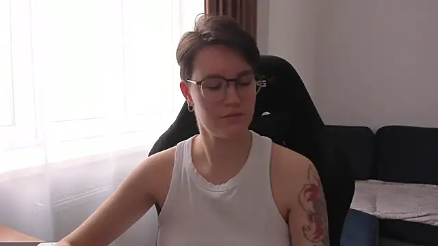 JessieFlower online show from April 5, 7:59 am