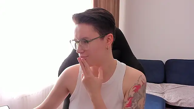 JessieFlower online show from June 12, 8:45 am