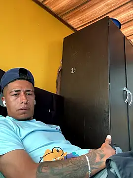 Snapshot of zpmiguel chatting on January 8, 7:31 pm zpmiguel online show from January 8, 7:31 pm