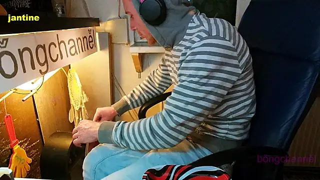 Snapshot of BongChannel chatting on January 23, 1:19 am BongChannel online show from January 23, 1:19 am