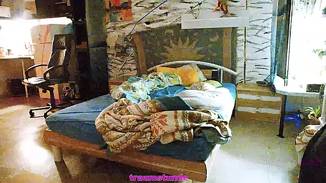 Snapshot of BongChannel chatting on January 23, 4:37 pm BongChannel online show from January 23, 4:37 pm