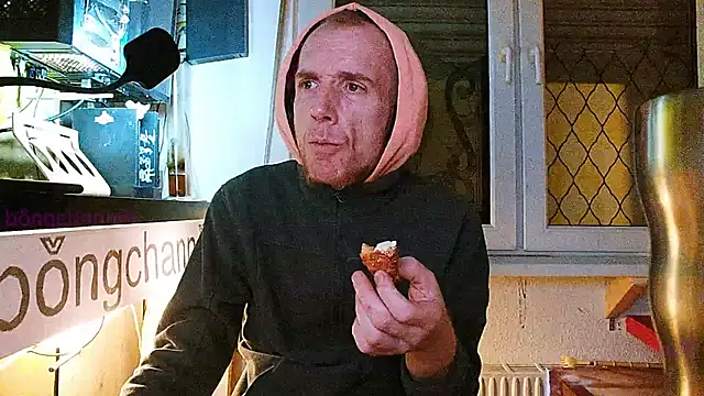 Snapshot of BongChannel chatting on January 24, 1:24 am BongChannel online show from January 24, 1:24 am