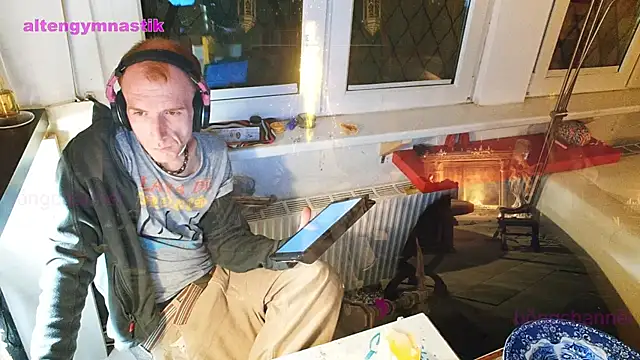 Snapshot of BongChannel chatting on March 18, 12:08 am BongChannel online show from March 18, 12:08 am