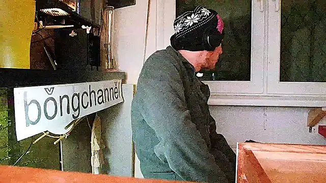 Snapshot of BongChannel chatting on January 24, 7:07 pm BongChannel online show from January 24, 7:07 pm