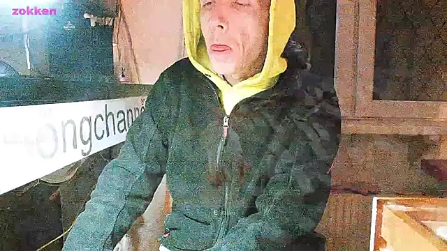 Snapshot of BongChannel chatting on January 28, 1:18 am BongChannel online show from January 28, 1:18 am