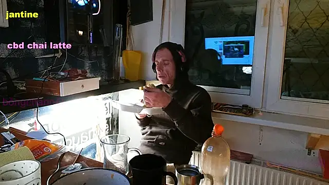 Snapshot of BongChannel chatting on March 7, 9:48 pm BongChannel online show from March 7, 9:48 pm