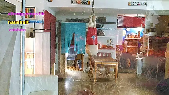 Snapshot of BongChannel chatting on January 31, 1:43 am BongChannel online show from January 31, 1:43 am