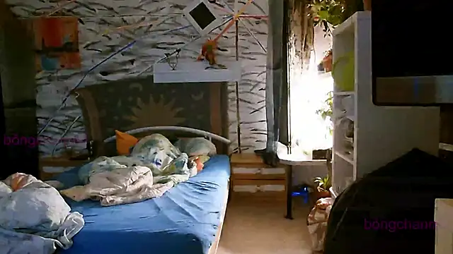 Snapshot of BongChannel chatting on January 25, 10:19 am BongChannel online show from January 25, 10:19 am