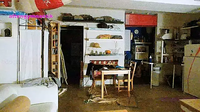 Snapshot of BongChannel chatting on March 6, 10:36 pm BongChannel online show from March 6, 10:36 pm