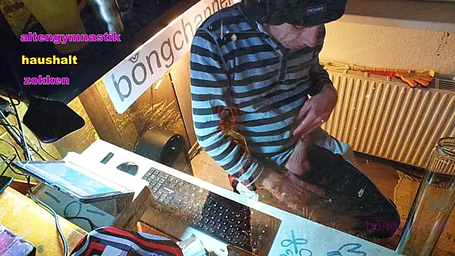 Snapshot of BongChannel chatting on January 30, 4:27 am BongChannel online show from January 30, 4:27 am