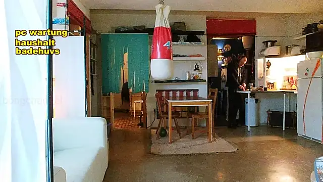 Snapshot of BongChannel chatting on January 22, 1:11 pm BongChannel online show from January 22, 1:11 pm