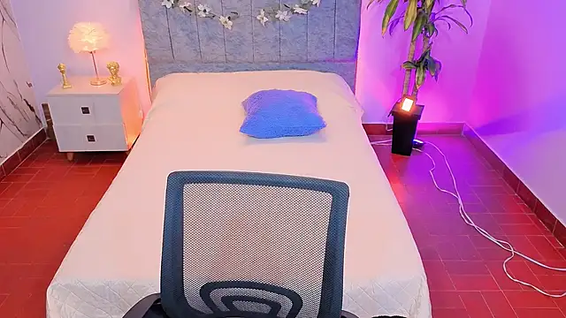 Lana stone  online show from January 13, 3:21 am