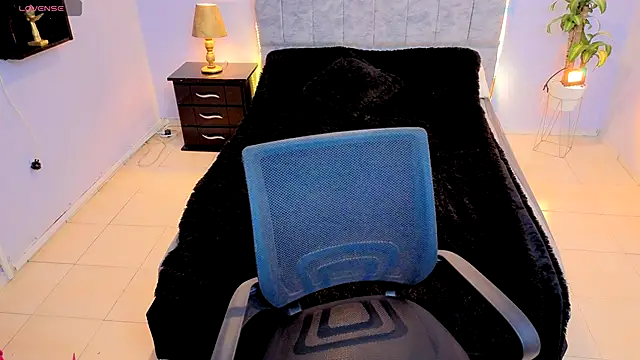 Snapshot of Lana_stone_ chatting on November 9, 3:21 am Lana stone online show from November 9, 3:21 am